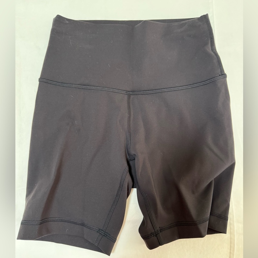 Lululemon Wunder 6 in Bike Shorts